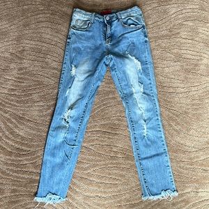 Signature8 Distressed Skinny Jeans. Size Medium.